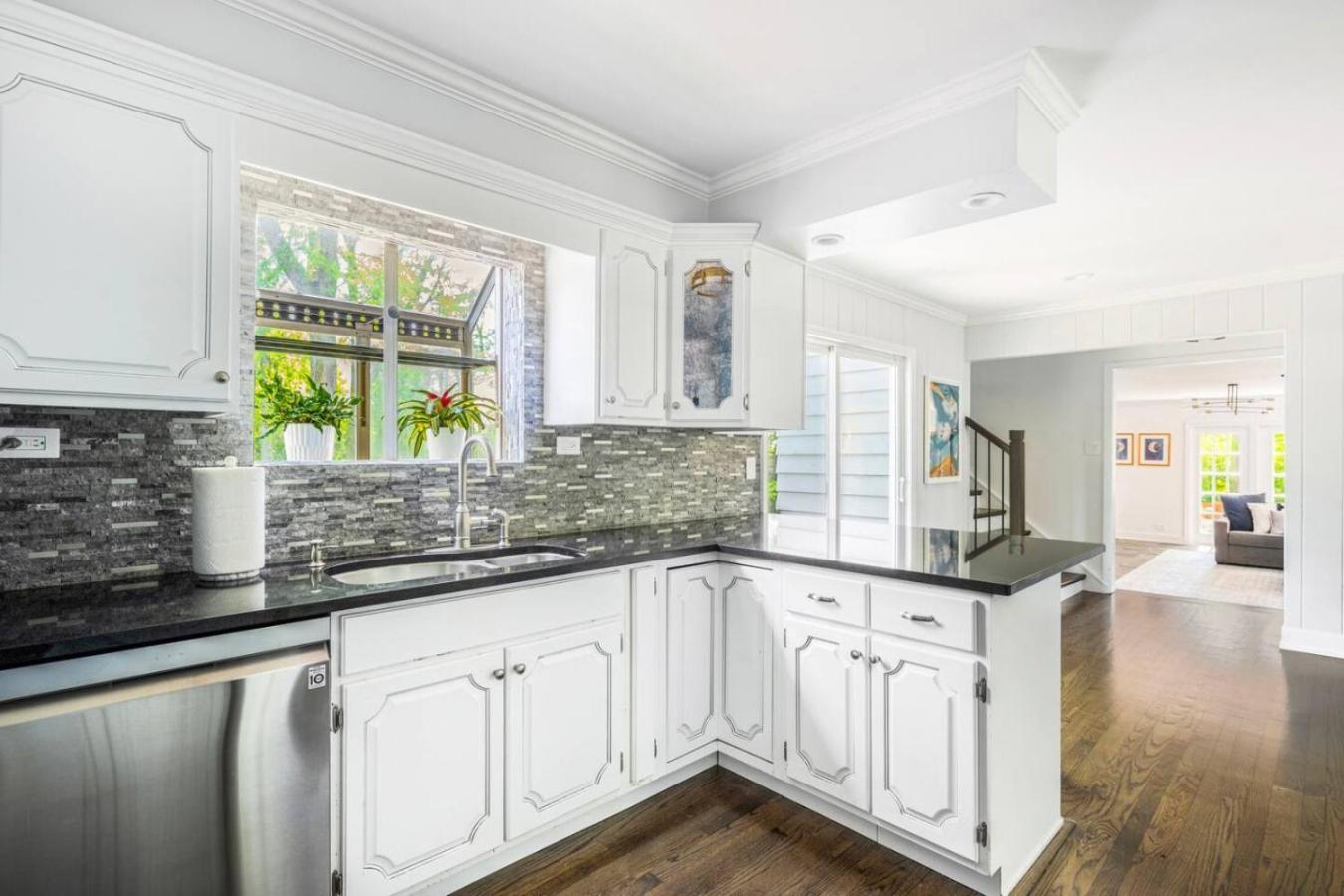 Spacious, Luxury Renovated Home With 4 Kings, Firepit Glen Ellyn Экстерьер фото
