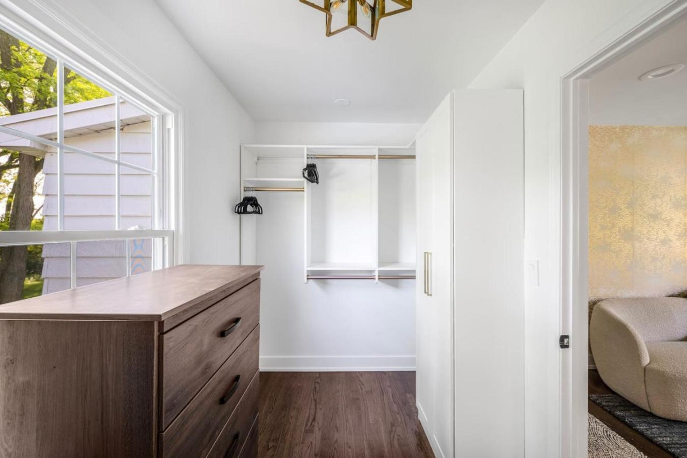 Spacious, Luxury Renovated Home With 4 Kings, Firepit Glen Ellyn Экстерьер фото