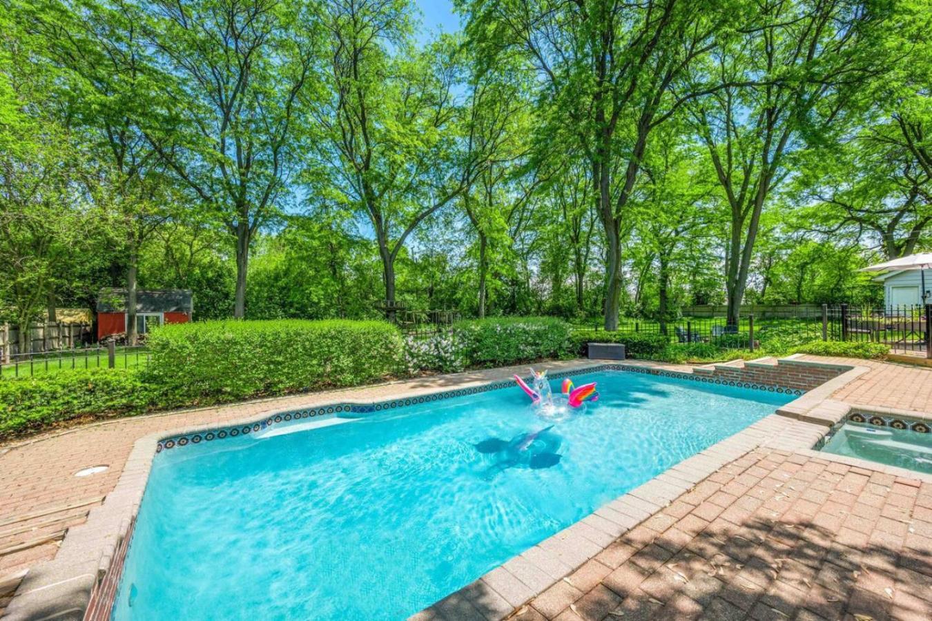 Spacious, Luxury Renovated Home With 4 Kings, Firepit Glen Ellyn Экстерьер фото