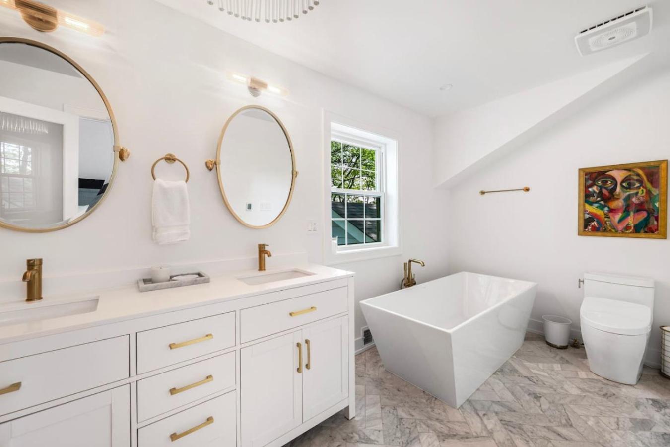 Spacious, Luxury Renovated Home With 4 Kings, Firepit Glen Ellyn Экстерьер фото