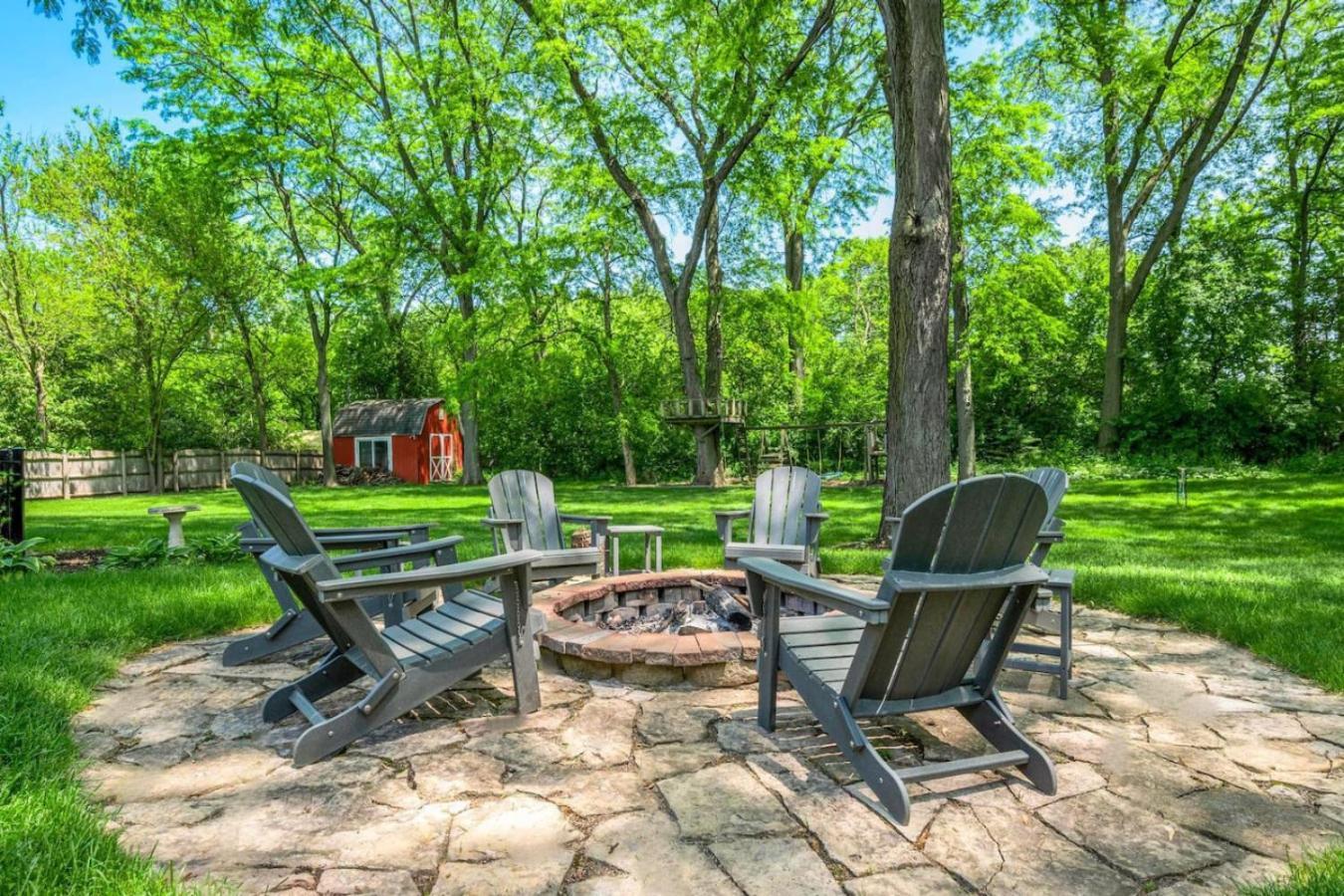 Spacious, Luxury Renovated Home With 4 Kings, Firepit Glen Ellyn Экстерьер фото